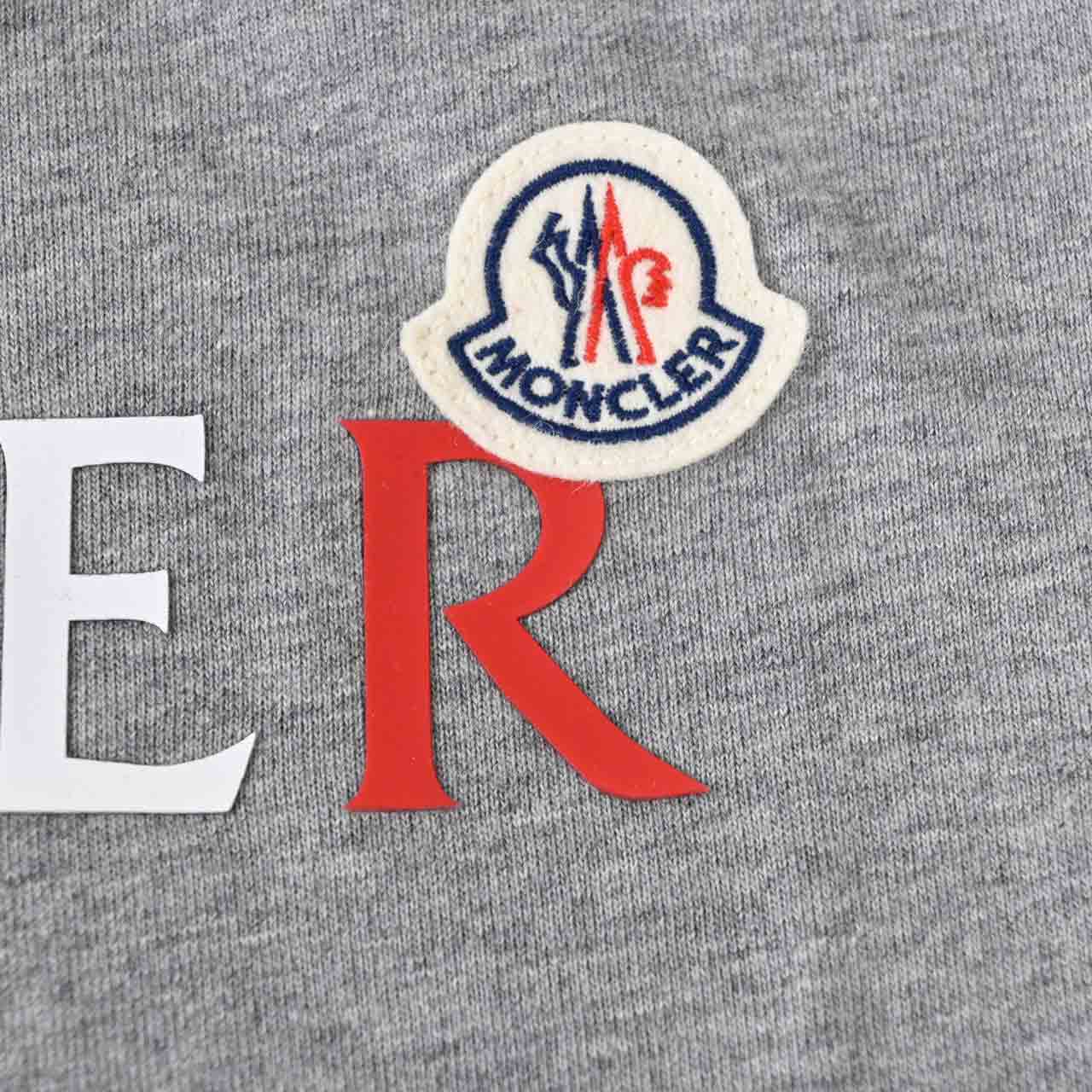 ★モンクレール MONCLER クルーネック半袖Ｔシャツ 8C00043 8390T 984 グレー  メンズ